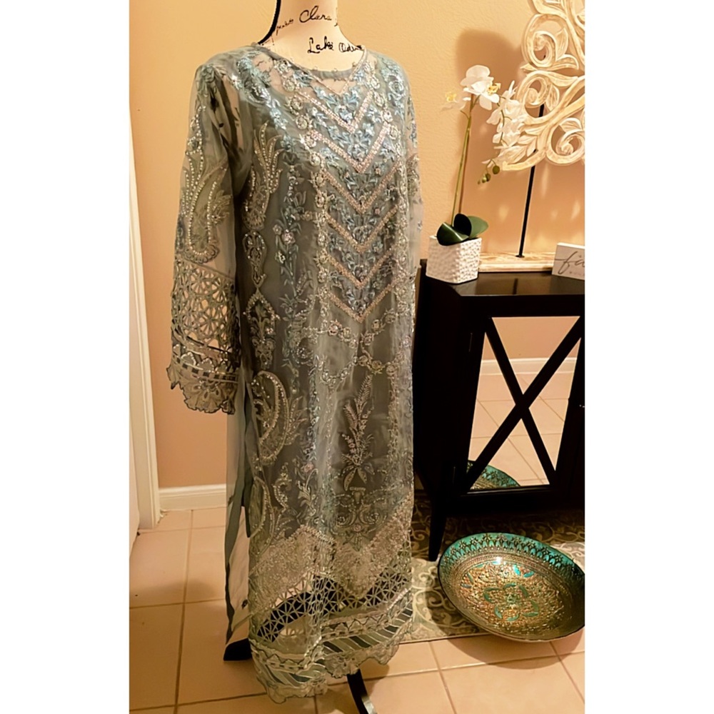 DESI SUIT